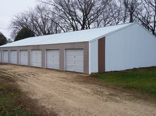 512 E. Delaware St., Manchester, IA 52057