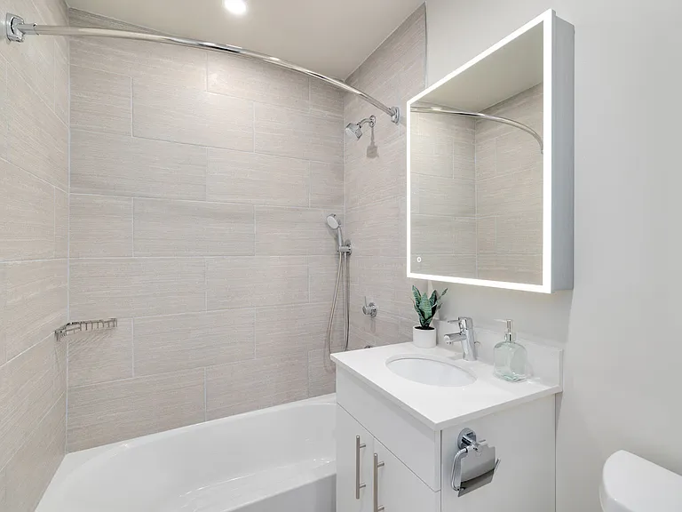 Pine Manor Apartments — Photo 9
