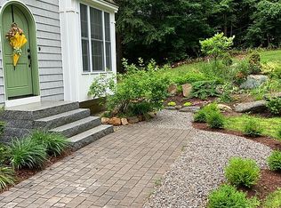 33 Hammond Rd, Deerfield, NH 03037