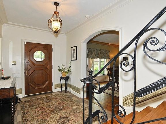 3rd image of 5606 N Meridian St