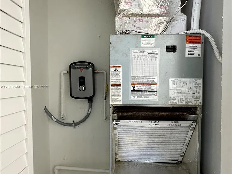 899 NE 15th St #3 — Photo 15