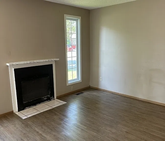 209 Thomson Ave #1 — Photo 4