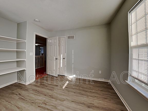 5th image of 4132 Woodland Ave