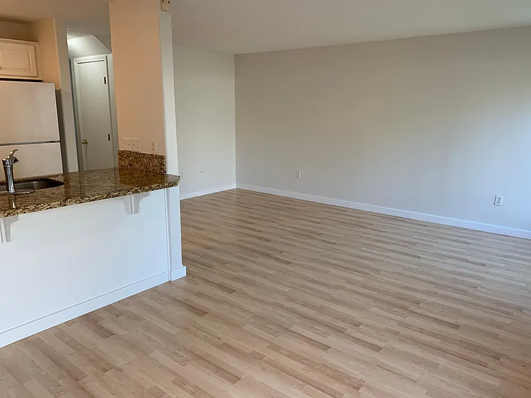 4625 NE 11th Ave — Photo 7