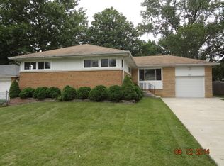 817 W Dresser Dr, Mount Prospect, IL 60056