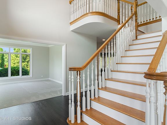 4th image of 966 Lorie Ln