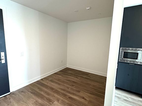 5th image of 3009 Novar Rd #518