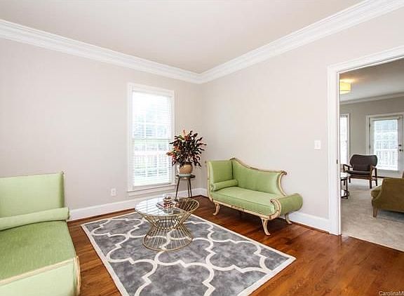 3rd image of 827 Stargard Ct