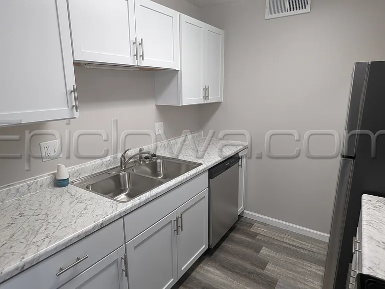 220 19th St NE — Photo 11