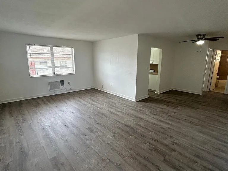 7624 Pembroke Rd #D — Photo 1