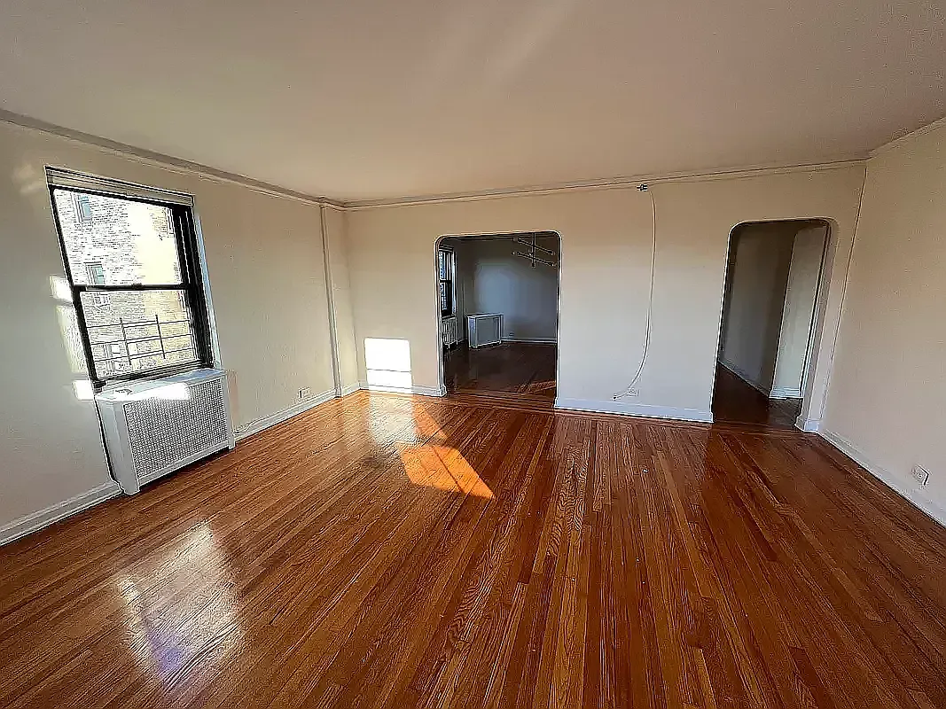 2728 Henry Hudson Pkwy — Photo 2