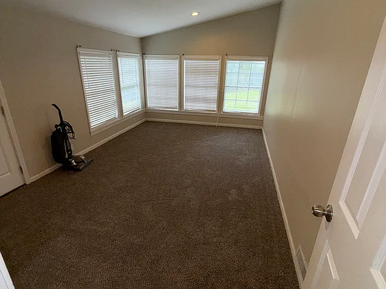 528 Newton Ave — Photo 14
