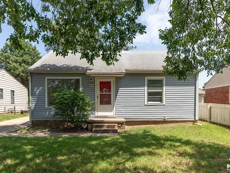 1848 N Green St — Photo 1