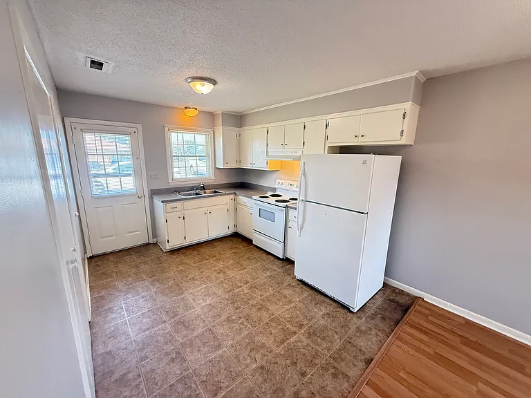 103 Whitley St — Photo 3