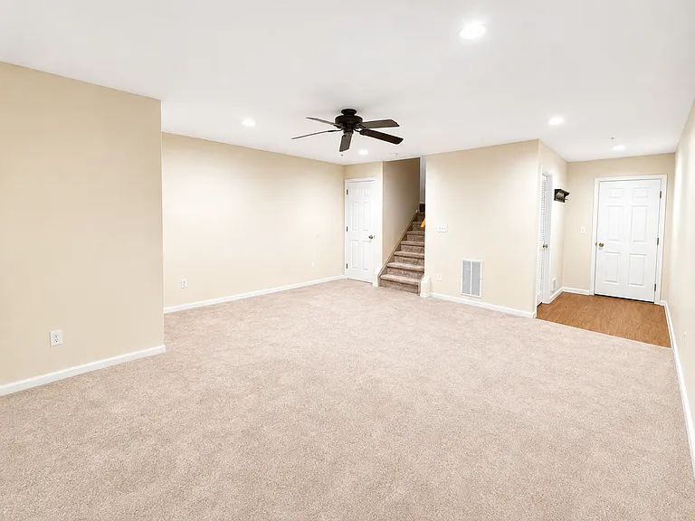 116 Wallace Ct — Photo 17