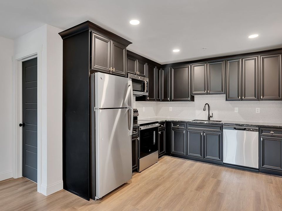 1st image of 36 Pawling Ave #200