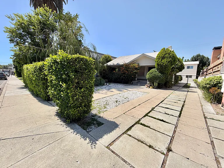 433 Palm Dr — Photo 25