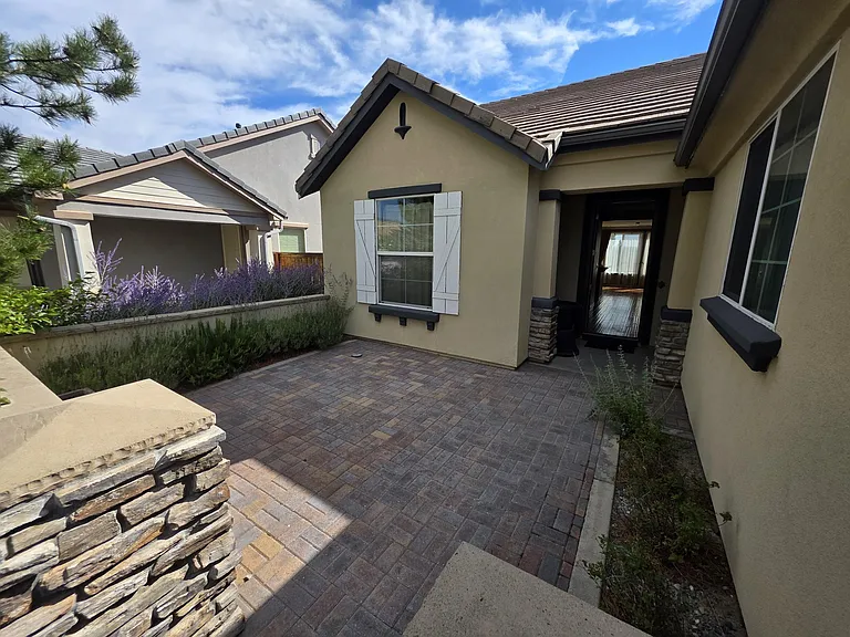1640 Autumn Valley Ct — Photo 1