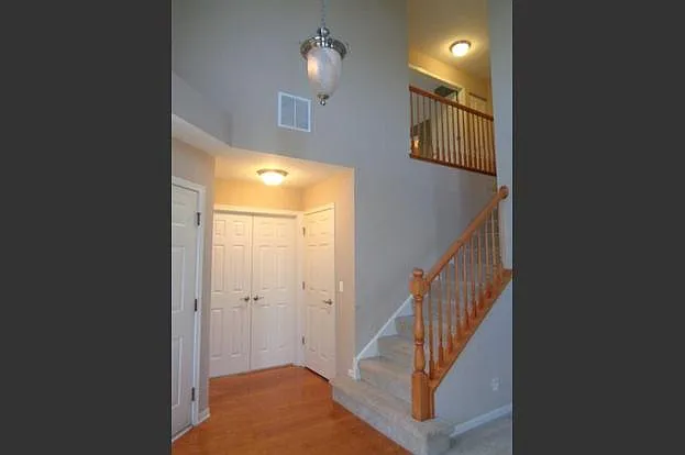 3 bed, 2.5 bath, 1621 sqft, $2,499 — Photo 4