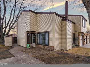 1015 N 39th St, Grand Forks, ND 58203