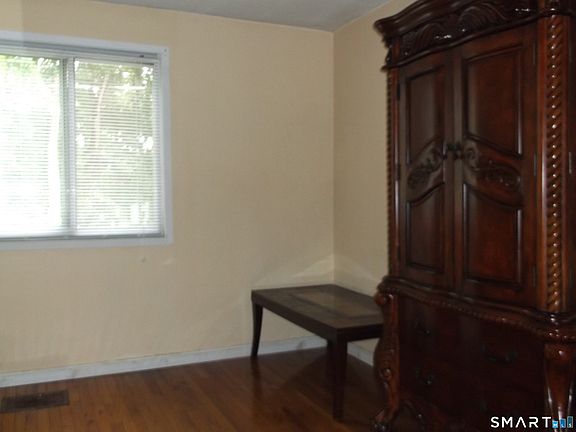 5th image of 281 Gardner Avenue #J4