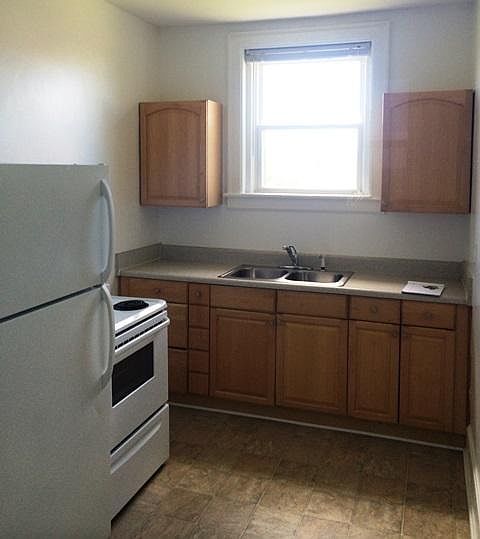 2nd image of 115 Elm Ave SW APT B3
