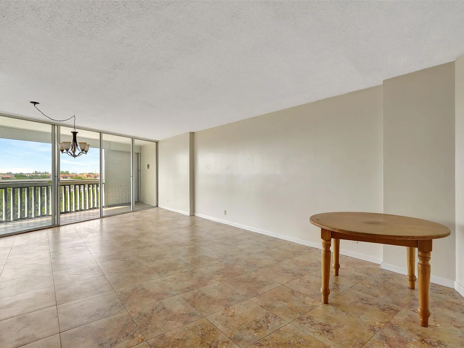 2 bed, 2.0 bath, 1110 sqft, $2,000 — Photo 3