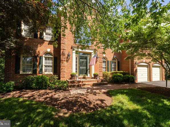 20448 Swan Creek Ct, Sterling, VA 20165