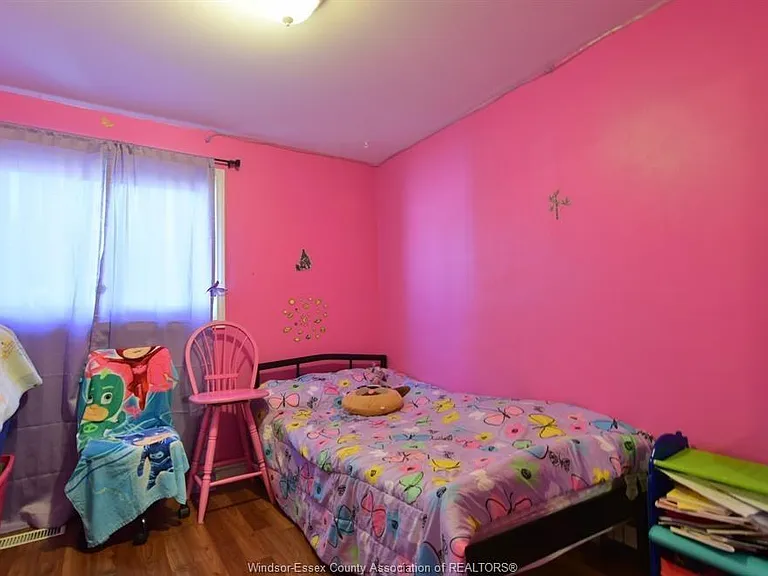 5468 Lassaline Ave — Photo 17