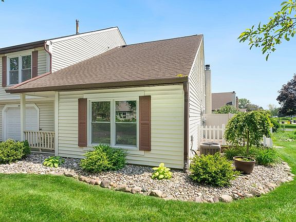 3rd image of 3836 Yardley Ct