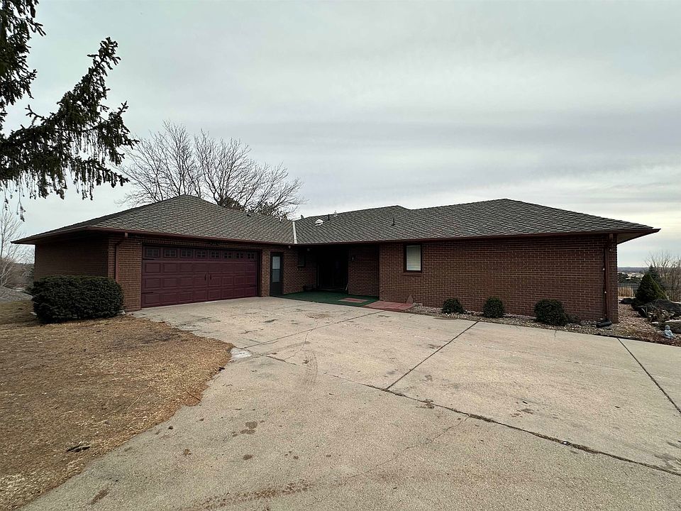 1st image of 7 Crestview Dr