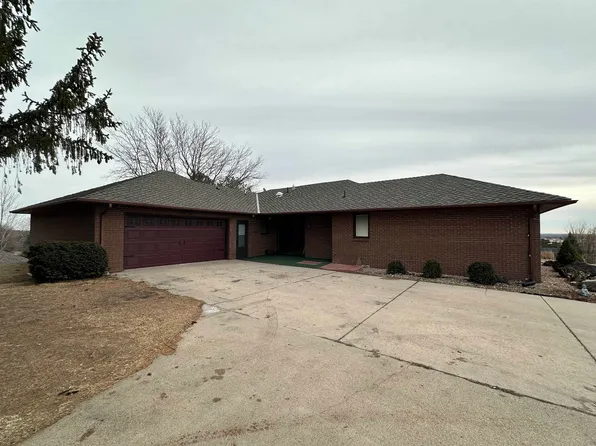 7 Crestview Dr, Kearney, NE 68845