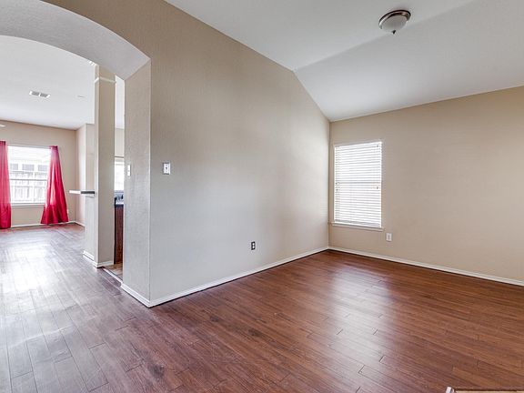 4th image of 613 Fireberry Dr