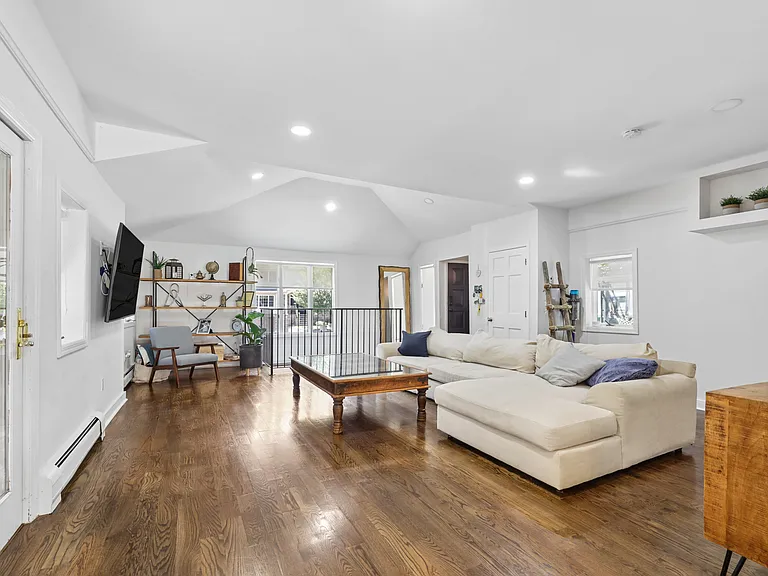 107 E Madison Ave — Photo 6
