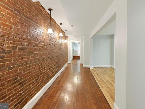 5th image of 10 W Madison St #1