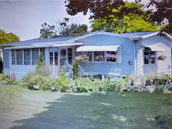 6438 Kims Dr, Victor, NY 14564