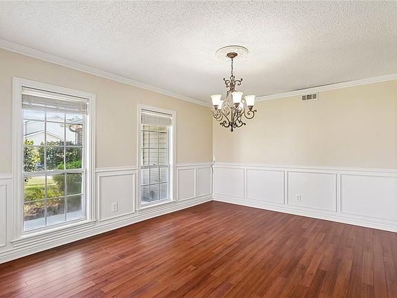 3rd image of 116 Silverwood Dr