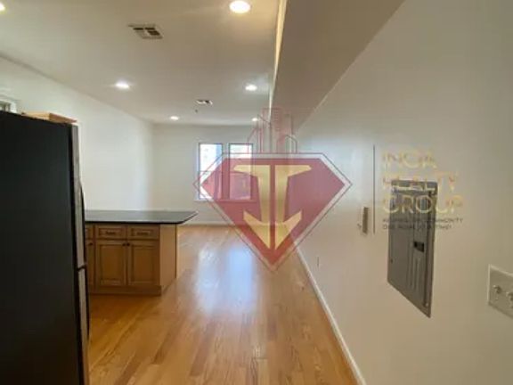 4th image of 141 Carlton Ave #2RG