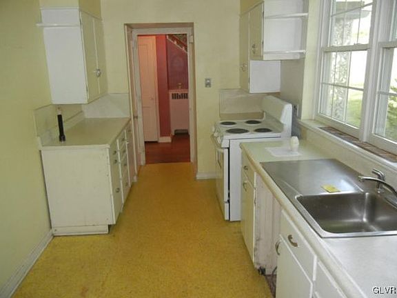 5th image of 810 W Fairfield Ave