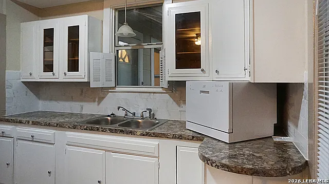 3 bed, 2.0 bath, 1386 sqft, $1,600 — Photo 4