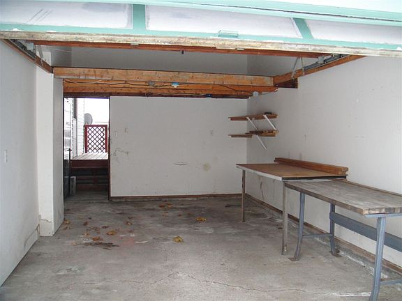 4th image of 419 Albany Ave