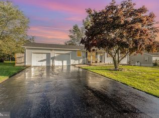 4630 View Dr, Spring Grove, PA 17362