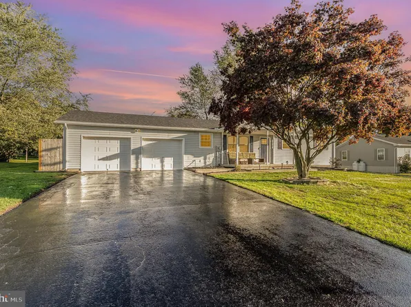 4630 View Dr, Spring Grove, PA 17362