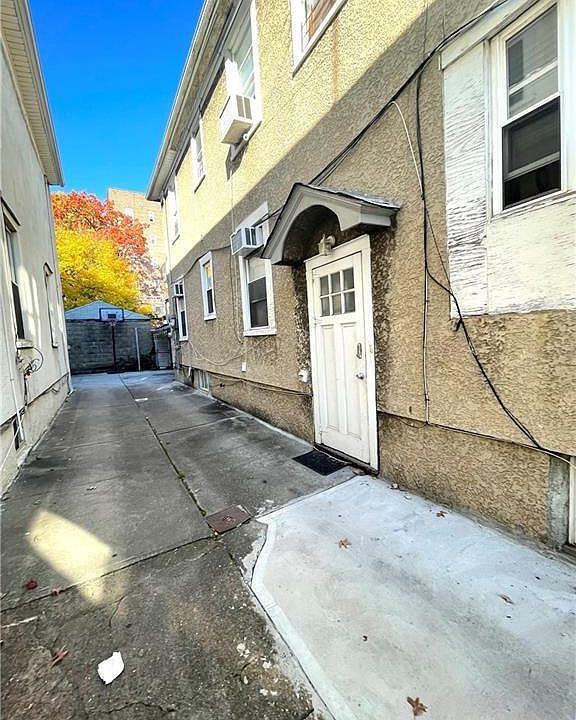 2nd image of 1315 Avenue P