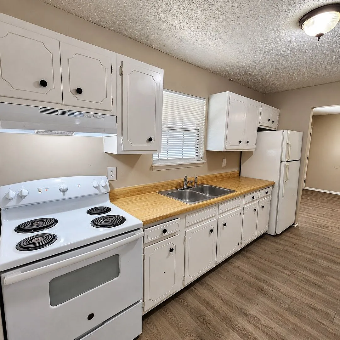 1 bed, 1.0 bath, $995 — Photo 1