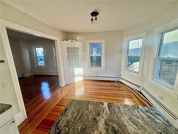 4th image of 14 Yale Ave