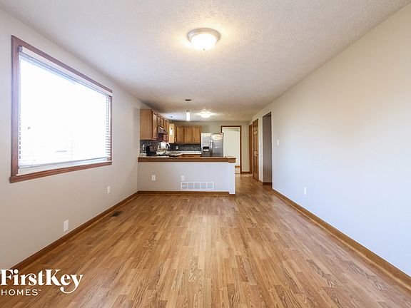 3rd image of 1413 Beechwood Dr