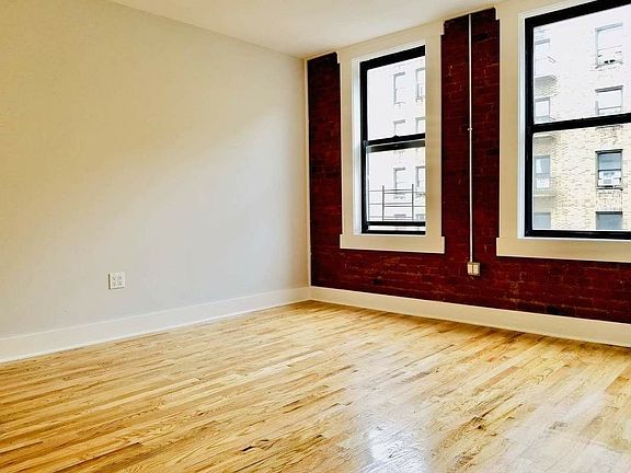 3rd image of 2690 University Ave APT 4C
