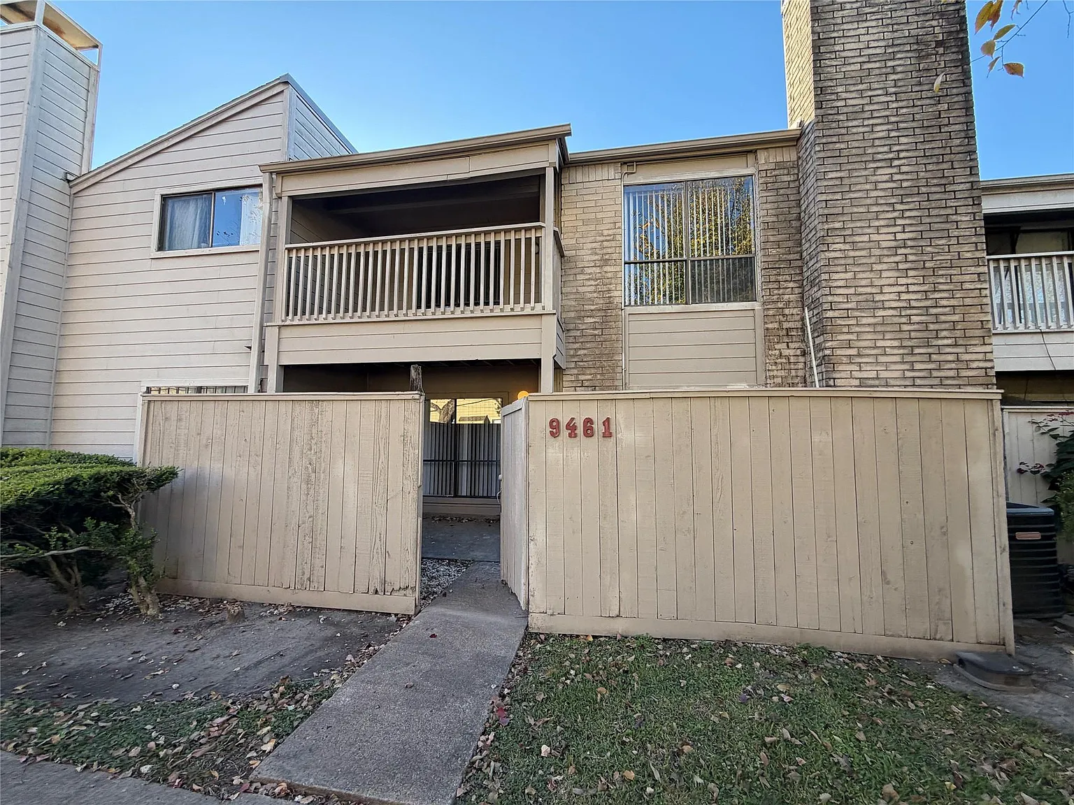 3 bed, 2.5 bath, 1402 sqft, $1,550 — Photo 1