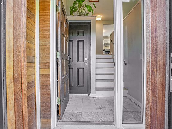 3rd image of 8325 SW Terwilliger Blvd